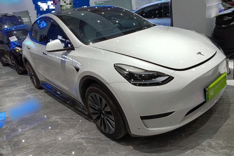 Used Tesla Model Y 2024 Rear-Wheel-Drive Version Front Right 45 Deg