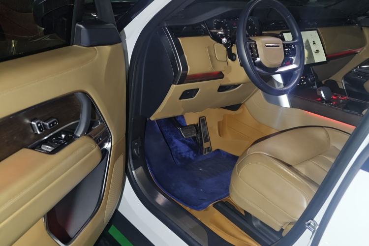 Used Land Rover Range 2023 3.0 L6 400 PS Prestige Seven-Seater Extended Version Driver Seat