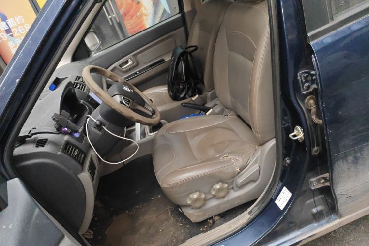 Used BAIC Weiwang M20 2014 1.5L Ultra-Luxury BJ415B Left Front Seat