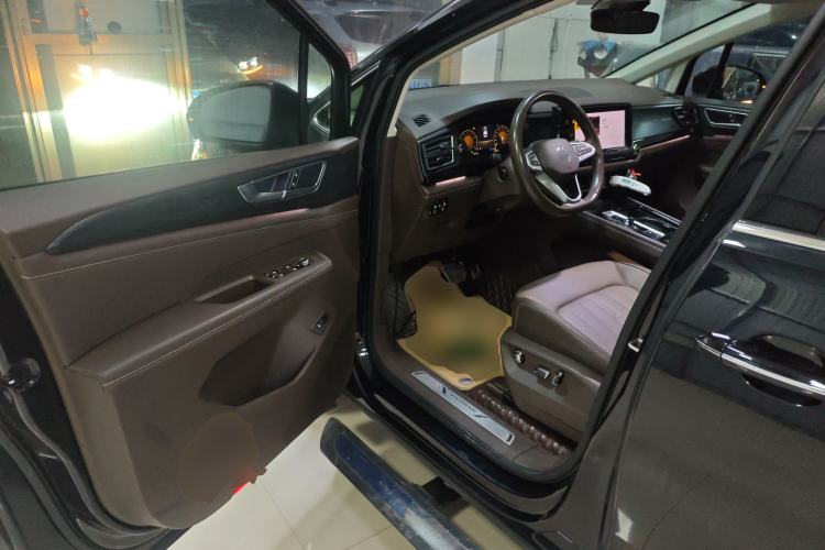 Used Volkswagen Viloran 2023 380TSI Luxury Edition Driver Seat