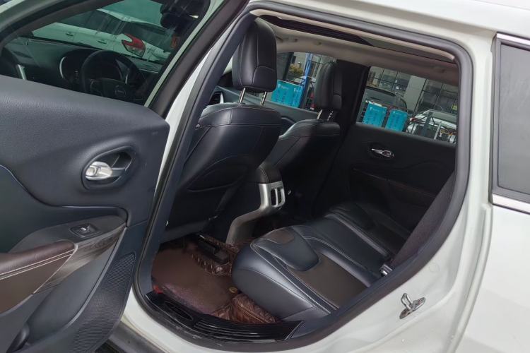 Used Jeep Cherokee 2017 2.0L Superior Edition