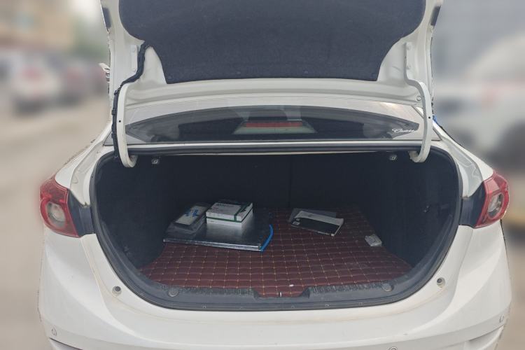 Used Mazda 3 Axela 2016 Sedan 1.5L Automatic Comfort Model