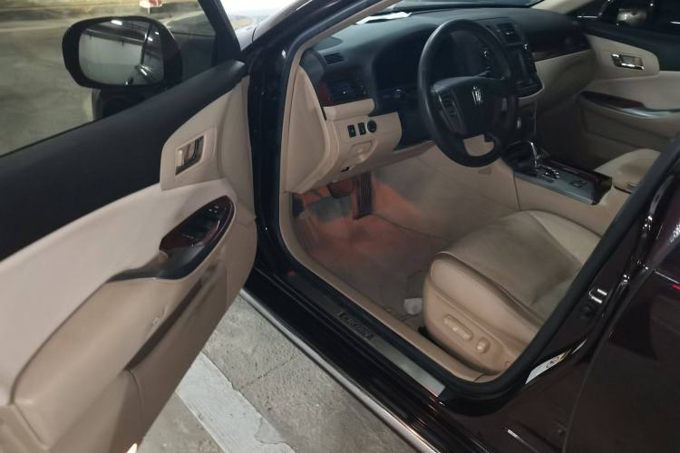 Used Toyota Crown 2012 2.5L Royal Leather Edition
