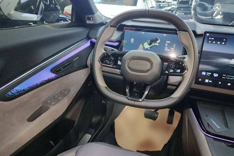 Used Lynk & Co 08 EM-P 2023 220km All-Wheel-Drive Performance Halo Steering Wheel