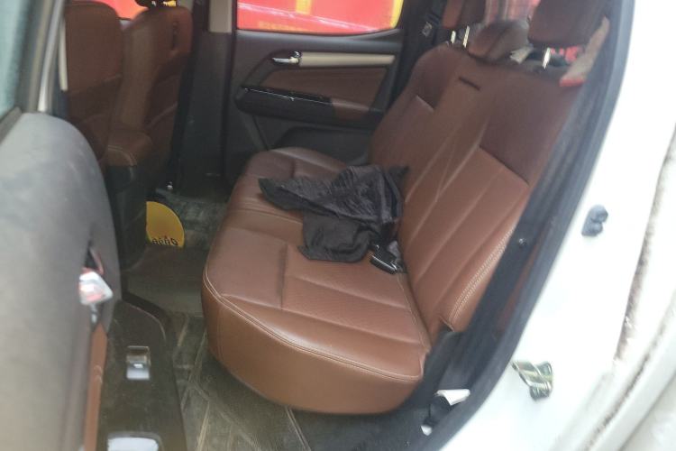 Used Isuzu D-MAX 2018 3.0T Four-Wheel Drive Automatic Ultra-Luxury Version 4JJ1-TC HI
