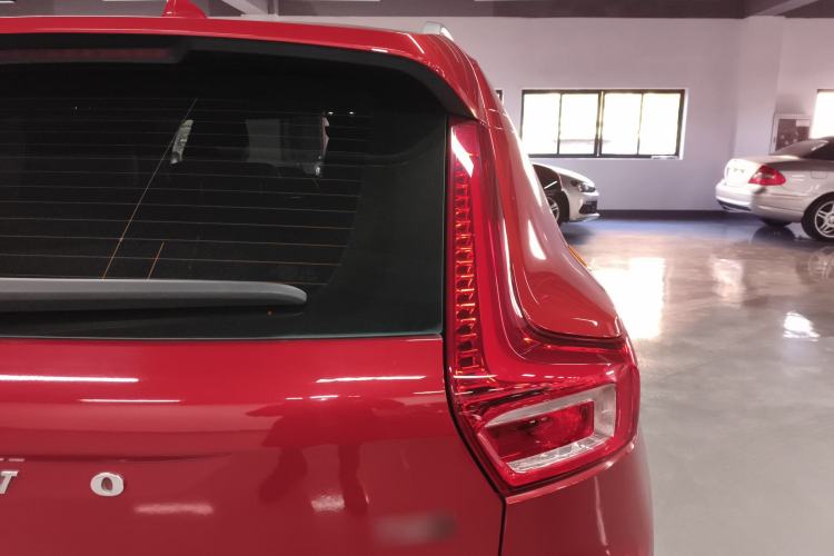 Used Volvo XC40 2019 T4 4x4 Midday Lava Red