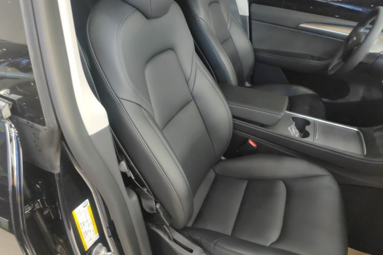 Used Tesla Model Y 2021 Long-Range All-Wheel-Drive Version
