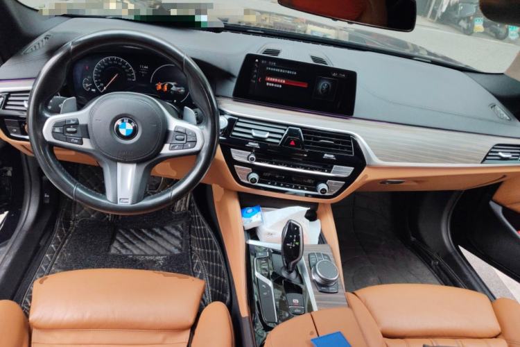 Used BMW 5 Series 2019 530i M Sport Package Center Console