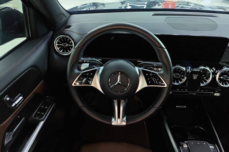Used Mercedes-Benz GLB 2024 GLB 220 Dynamic Edition Steering Wheel