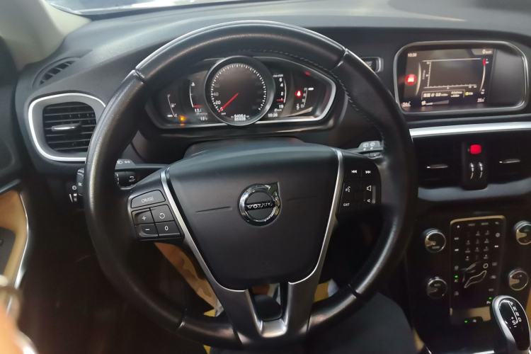 Used Volvo V40 2017 T3 Zhiyi Edition
