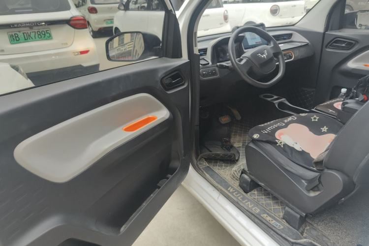 Used Wuling Hongguang MINIEV 2021 Macaron Sandwich Model 120 km Lithium Iron Phosphate Driver Seat