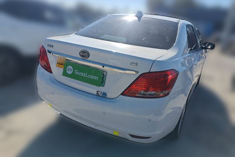 Used BYD e5 2018 450 Smart Connect Deluxe Edition
