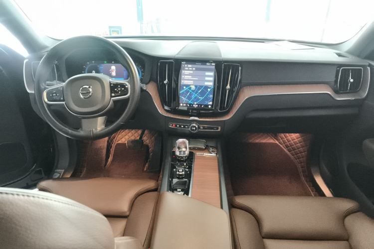 Used Volvo XC60 2024 B5 4x4 Smart Luxury Edition
