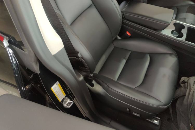 Used Tesla Model Y 2023 Long-Range All-Wheel-Drive Version