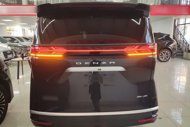 Used Denza D9 2022 DM-i 970 Four-Wheel Drive Flagship Model
