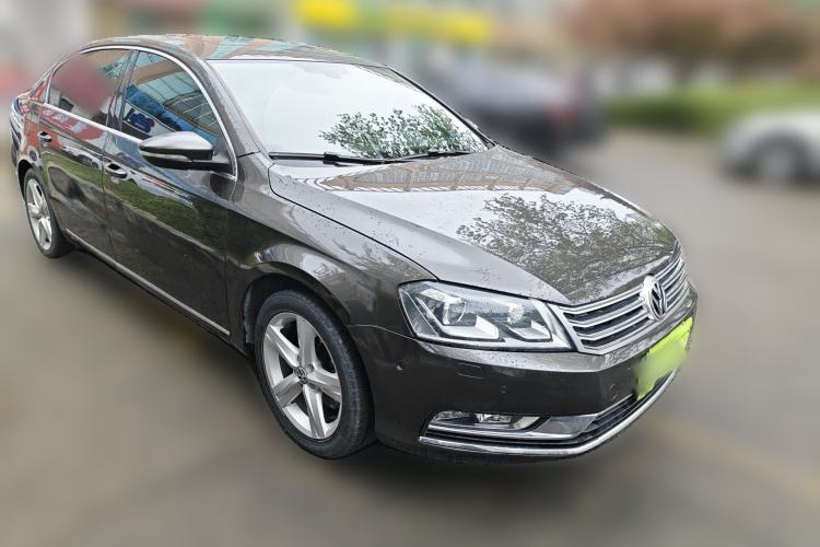 Used Volkswagen Magotan 2015 1.8TSI Prestige Model Front Right 45 Deg