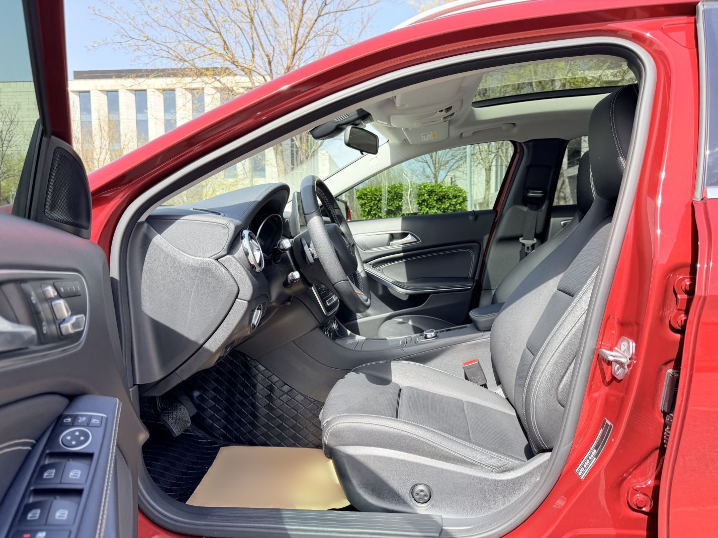 Переднее сиденье в автомобиле