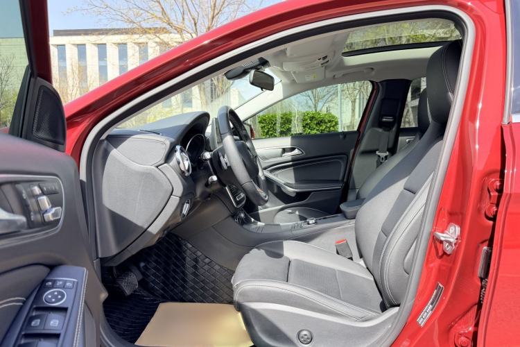 Used Mercedes-Benz GLA 2018 GLA 200 Fashion Model Left Front Seat