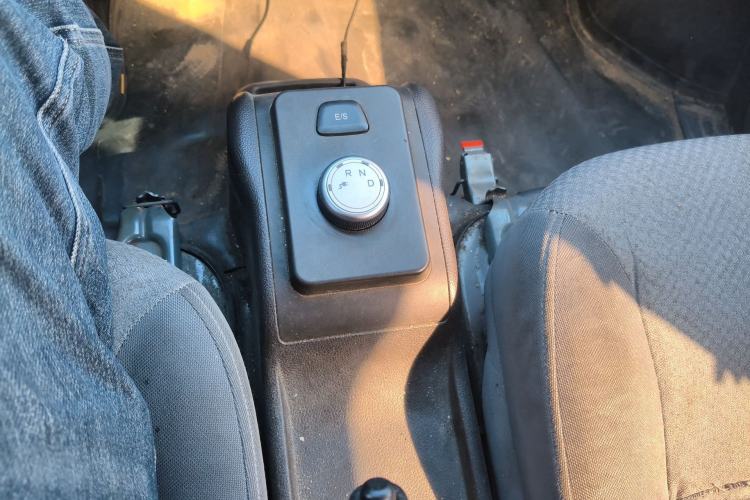 Used Wuling Rongguang EV 2020 Window-Sealed Basic Version 5 Seats 300 KM Gear Lever