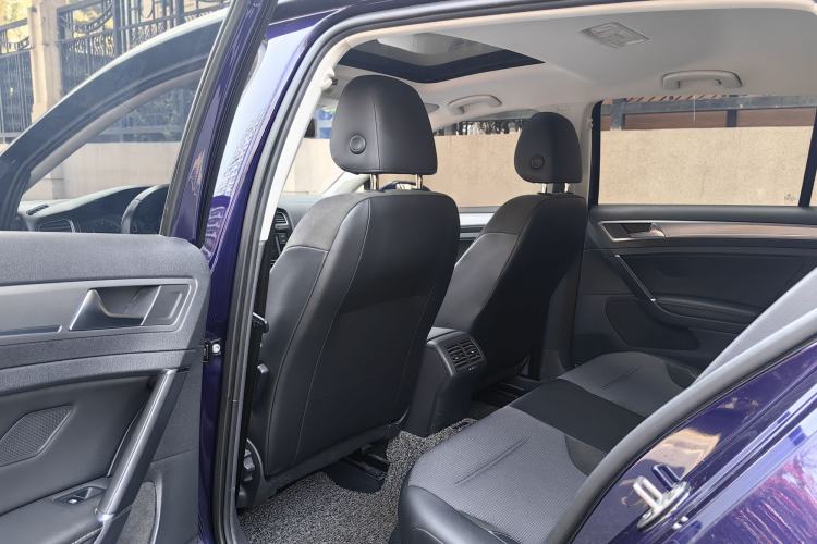 Used Volkswagen Golf 2018 1.6L Automatic Comfort Model Interior 3