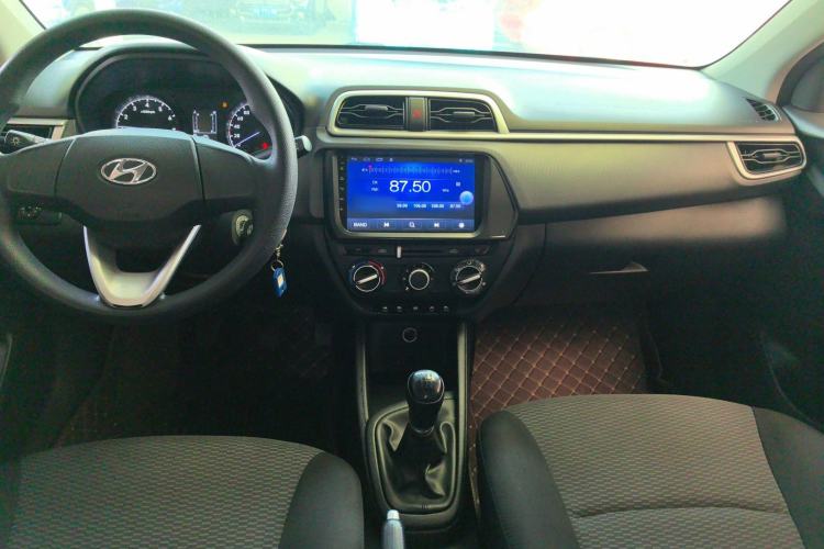 Used Hyundai Verna (older generation) 2017 1.4L Manual Refreshed Version China V Standard Center Console