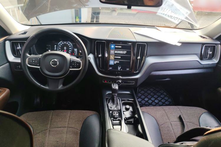 Used Volvo XC60 2021 T5 4x4 Smart Luxury Edition Interior 2