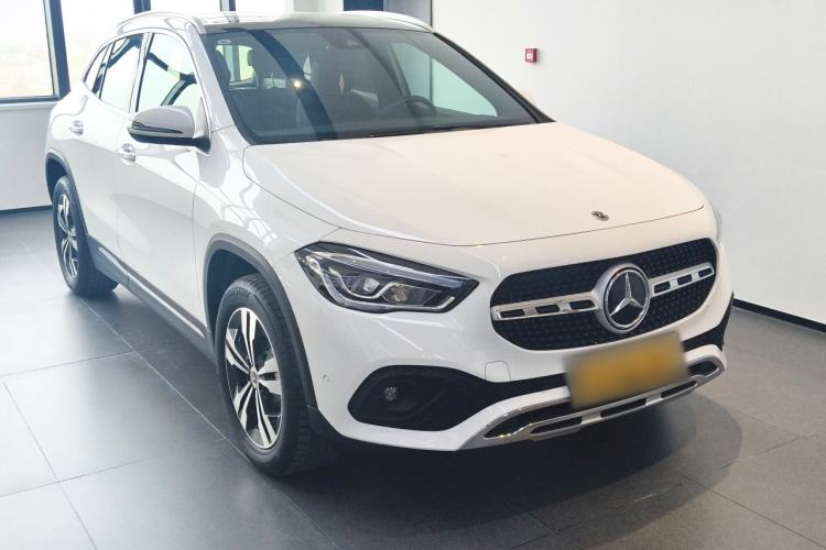 Used Mercedes-Benz GLA 2023 GLA 220 Front Right 45 Deg