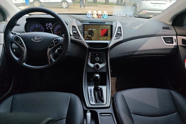 Used Hyundai Elantra (5th Generation / Langdong) 2016 1.6L Automatic Smart Version Center Console