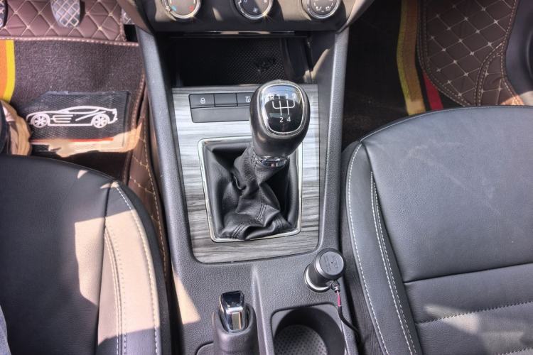 Used Skoda Octavia 2016 1.6L Manual Smart Drive Version Gear Lever