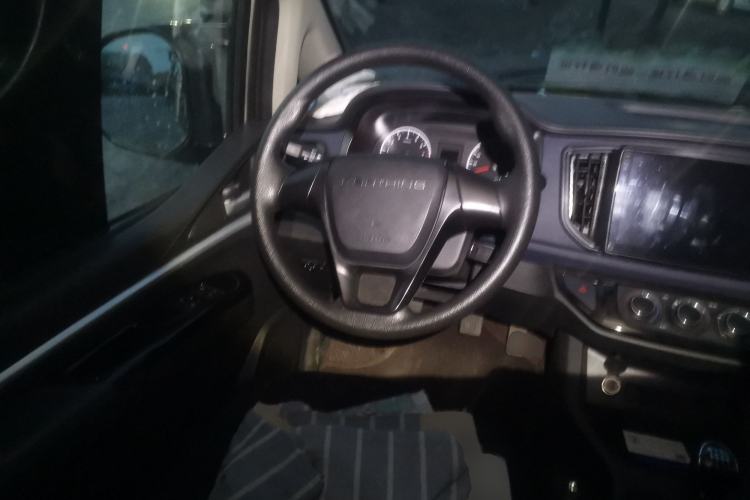 Used FORTHING Lingzhi 2025 M5 1.5T Long Wheelbase Base Model 7-Seater Steering Wheel