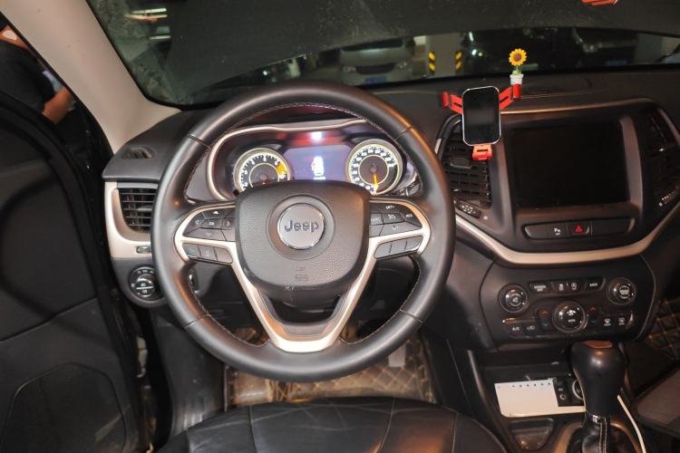 Used Jeep Cherokee 2017 2.0L Superior Edition Steering Wheel