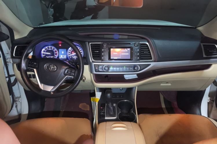 Used Toyota Highlander 2015 3.5L 4x4 Elite Edition 7-Seater Center Console