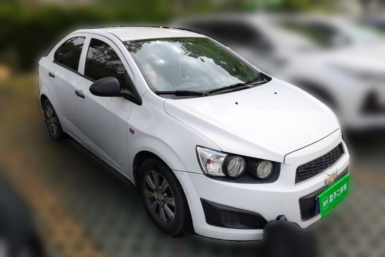 Used Chevrolet Aveo Sonic 2014 Sedan 1.4 SL MT Comfort Edition Front Right 45 Deg