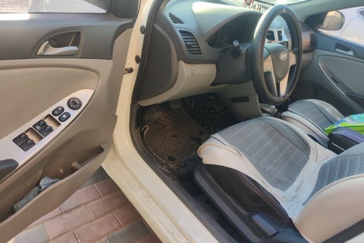 Used Hyundai Verna (older generation) 2014 1.4L Automatic Smart GLS Driver Seat