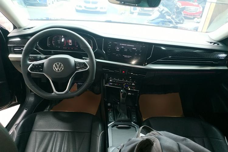 Used Volkswagen Passat 2022 380TSI Luxury Edition Center Console