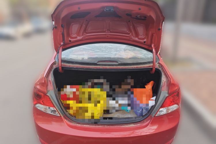 Used Hyundai Verna (older generation) 2010 Sedan 1.4L Manual Comfort GS Trunk