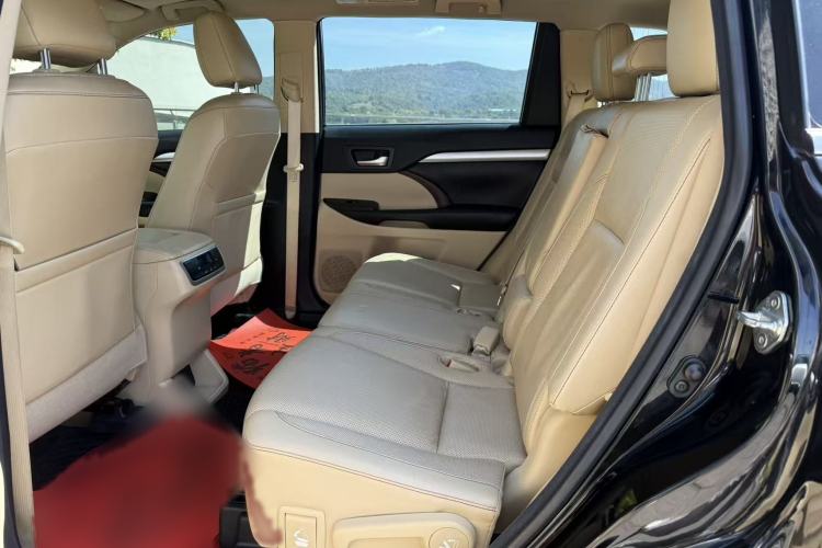 Used Toyota Highlander 2015 2.0T Four-Wheel Drive Luxury Edition 7-Seater Interior 5