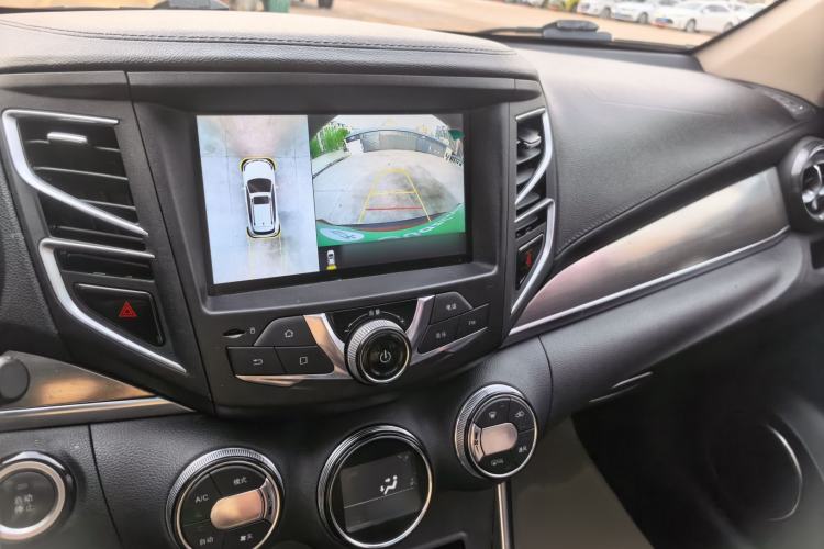 Used BYD Song 2016 GaiShi Edition 1.5TI Manual Elite Model Interior 7