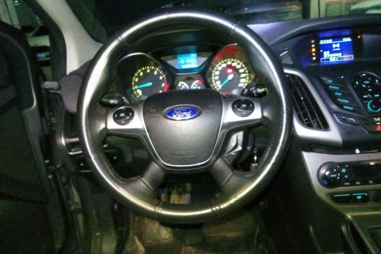 Used Ford Focus 2012 Sedan 1.6L Manual Fashion Edition