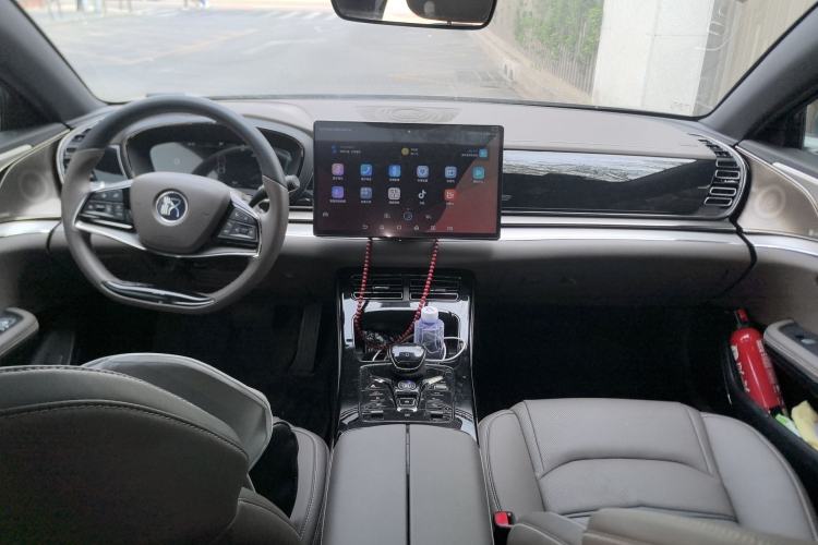 Used BYD Han 2020 EV Long-Range Luxury Model Center Console