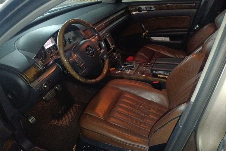 Used Volkswagen Phaeton 2011 3.6L V6 4-Seater Extended-Length Individual Edition Left Front Seat