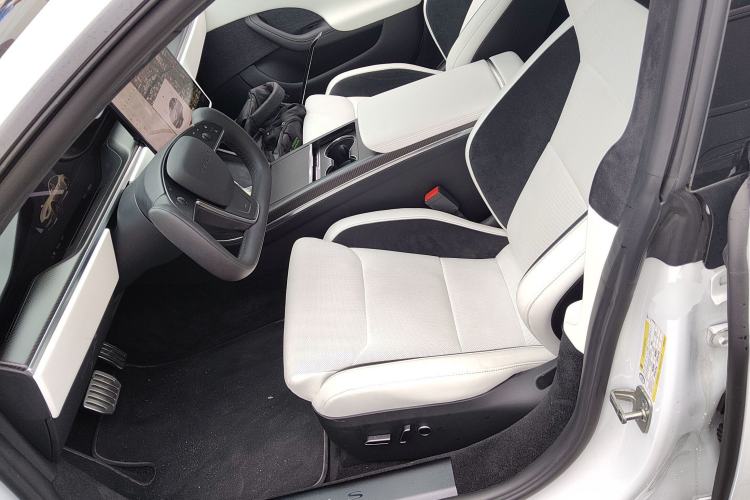 Used Tesla Model S 2023 Three-Motor All-Wheel-Drive Plaid Version Left Front Seat