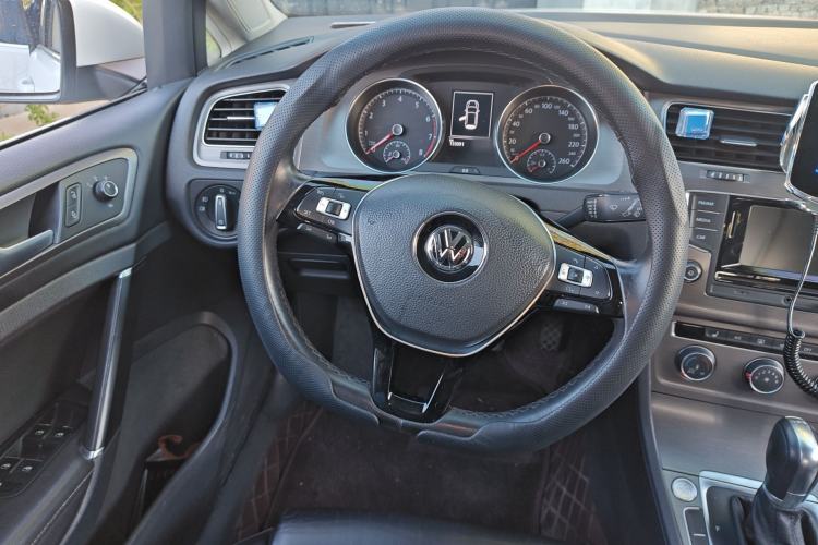 Used Volkswagen Golf 2016 230TSI Automatic Luxury Version