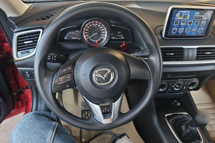 Used Mazda 3 Axela 2016 Sedan 1.5L Manual Comfort Model