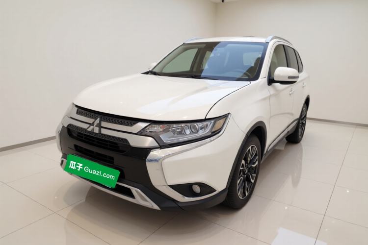 Used Mitsubishi Outlander 2019 2.0L Two-Wheel Drive Comfort Edition 7-Seater China VI Standard