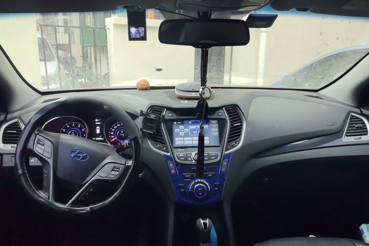 Used Hyundai Santa Fe 2013 Revised Version 2.4L Automatic All-Wheel Drive Smart Type Center Console