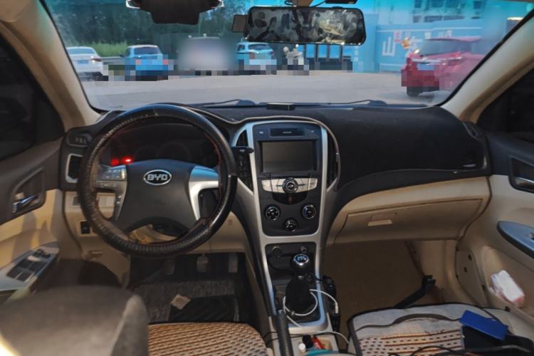 Used BYD F3 2014 1.5L Manual Luxury Model Center Console