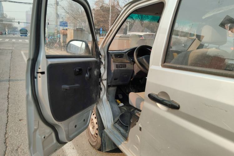 Used Jinbei Hiace X30 2023 1.5L Super-Comfortable Passenger Van 5/6/7-Seater Non-Air-Conditioned Version Model SWC15M