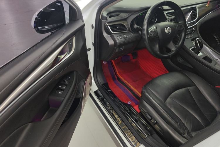 Used Buick LaCrosse 2019 28T Luxury Version Driver Seat