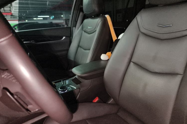 Used Cadillac XT6 2022 2.0T Six-Seater Four-Wheel-Drive Luxury Standard Edition Left Front Seat